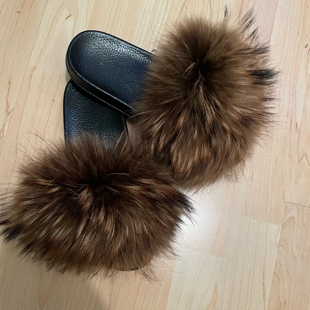 Comfy Fur Slides in Good Condition, barely worn .